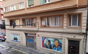 Cutre cables en Hostafrancs , en el barrio de Sants en Barcelona